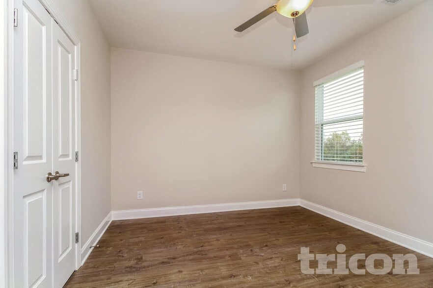 Building Photo - 121 Dimaggio Dr