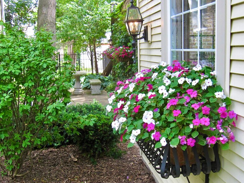 Building Photo - 732 Mulford St