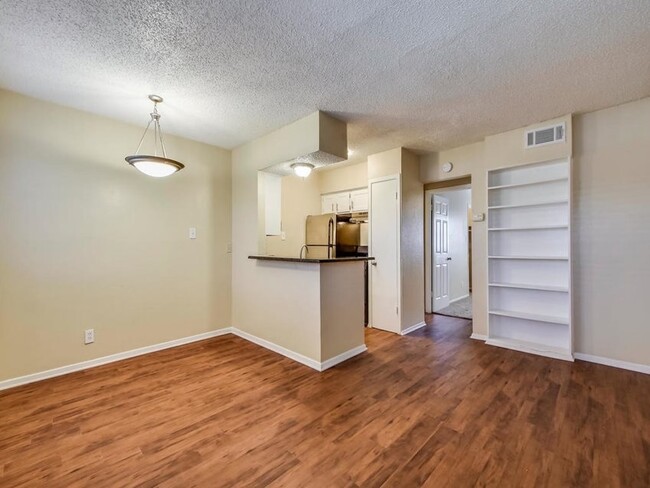 Building Photo - East University Place #118 ***1st month RE...