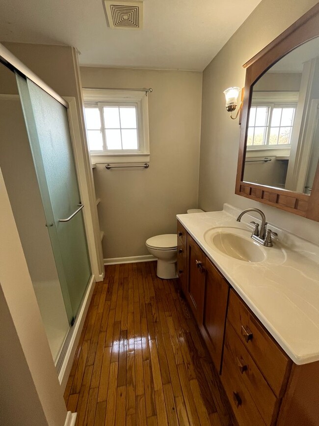 Building Photo - 5-Bedroom Farmhouse North of Middlebury in Middlebury School District