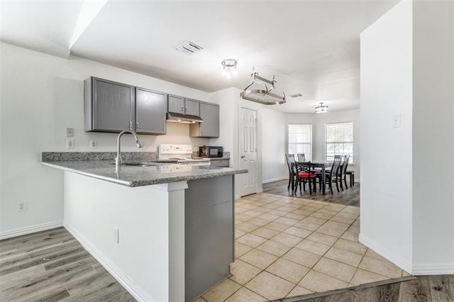 Building Photo - 1614 Pin Oak Trail