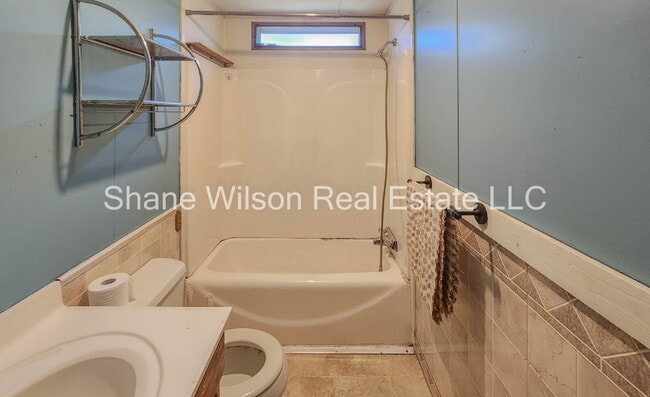 Building Photo - 3 BD 2 BA Single wide with large back yard!