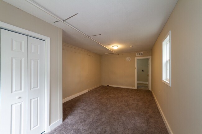 Building Photo - Completely remodeled 3 bed 1 bath home ready for a new tenant. Apply today and get approved for a...