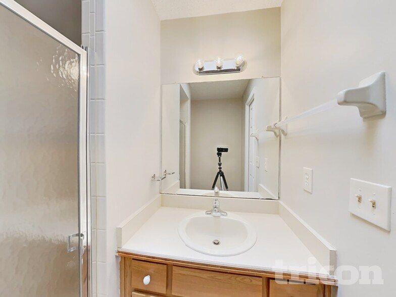 Building Photo - 27 Princess Rose Dr