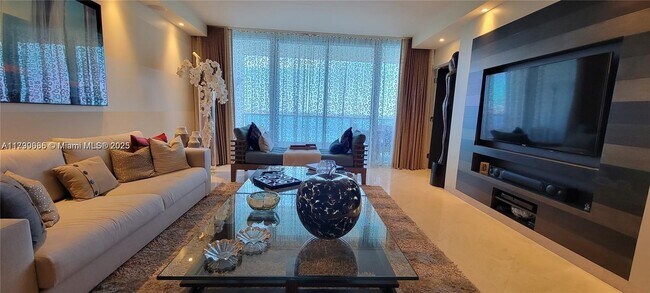 Building Photo - 1331 Brickell Bay Dr