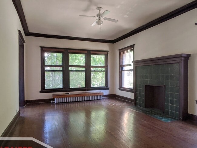 Building Photo - 2428 N Sawyer Ave