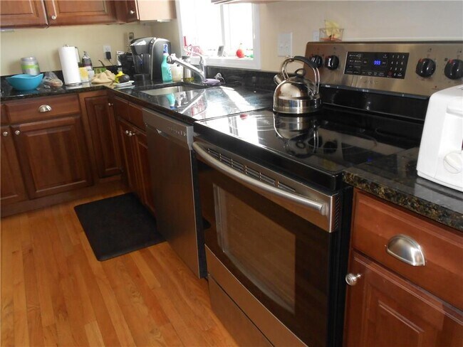 Building Photo - 509 Main St