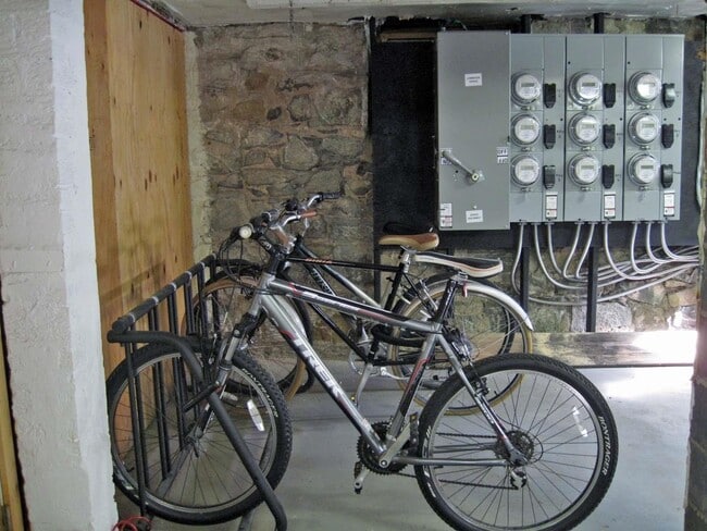 Building Photo - 273 Webster Ave