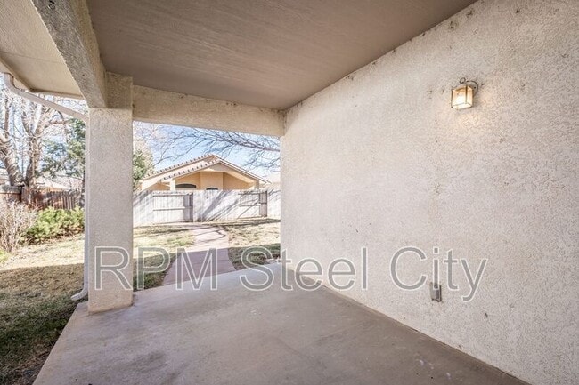 Building Photo - 1014 Pinecrest Dr