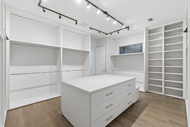 Building Photo - 6273 Piping Rock Ln