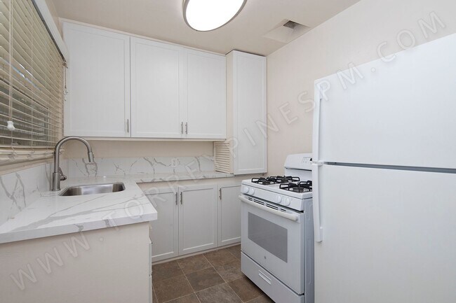 Building Photo - 1 BR w/ Private Patio and Washer/Dryer Combo ~ Minutes from the Beach!