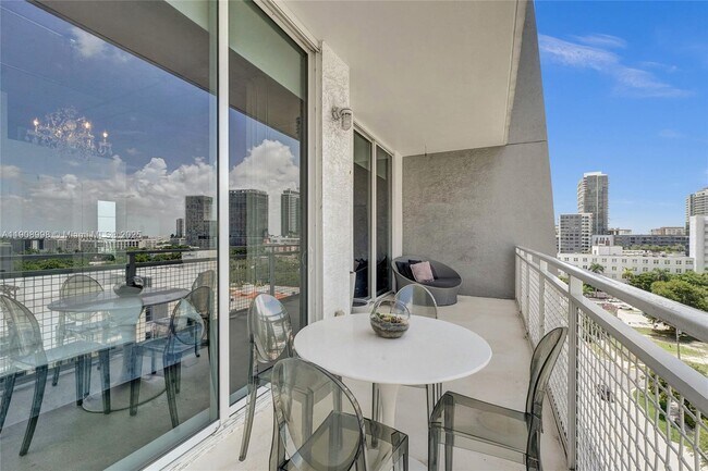 Building Photo - 444 NE 30th St