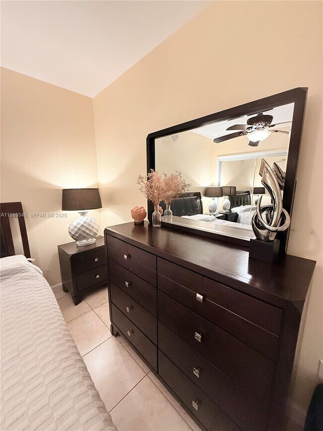 Building Photo - 1830 S Ocean Dr