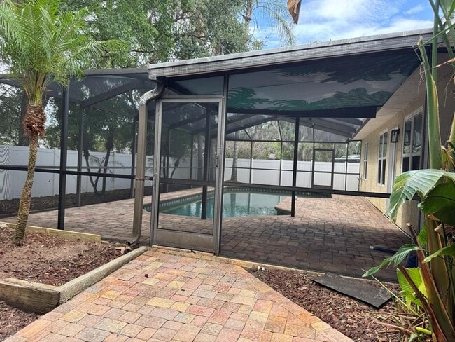 Building Photo - 3306 Lake Saxon Dr