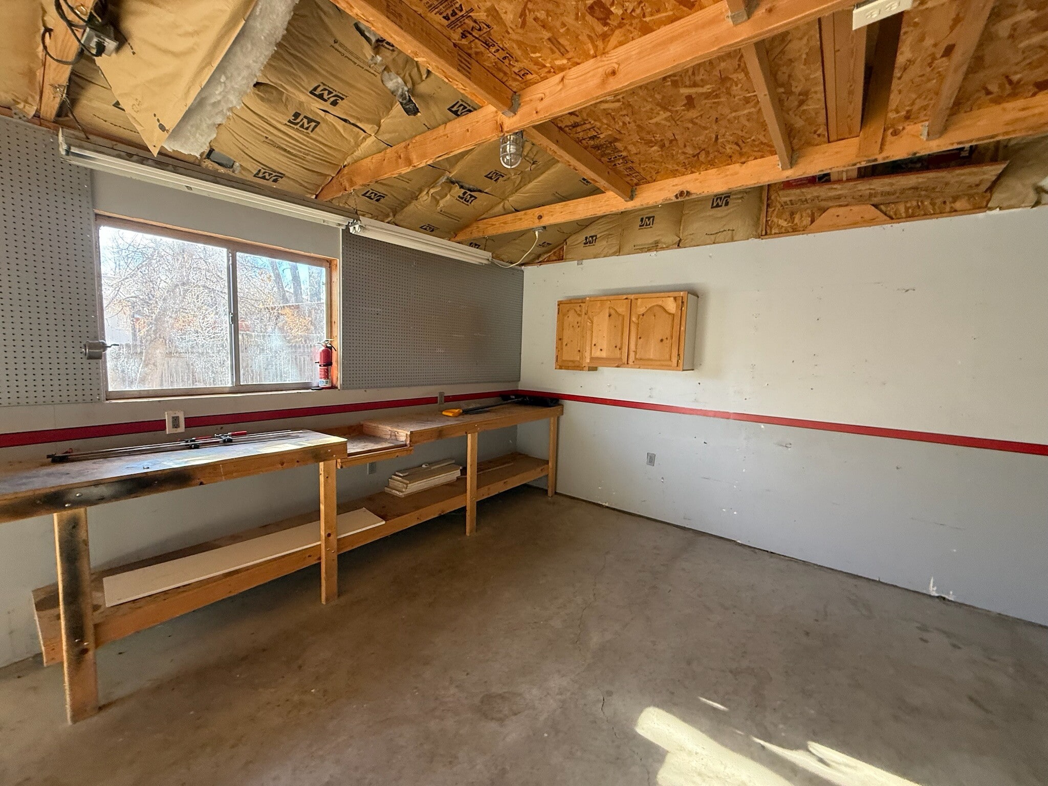 Work Bench in Garage - 425 S Oak St