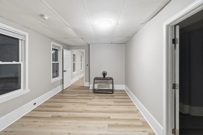 Building Photo - 168 Lunenburg St