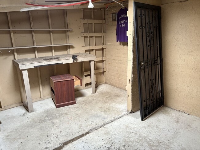 Building Photo - Great central location on cul-de-sac