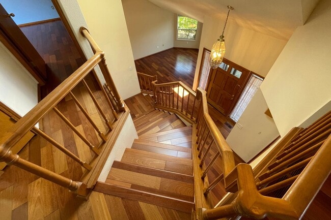 Building Photo - Gorgeous Beaverton home available with att...