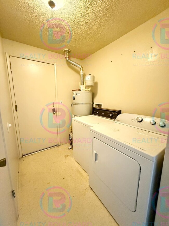 Building Photo - Bright & Spacious 3-Bedroom Home in North ...