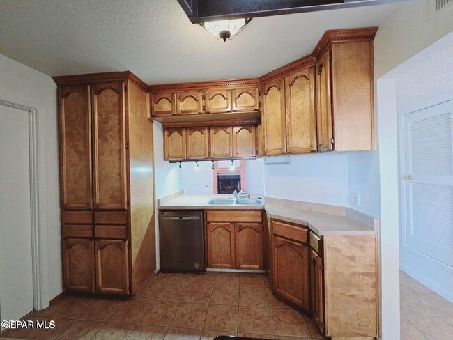 Building Photo - 7219 Oval Rock Dr