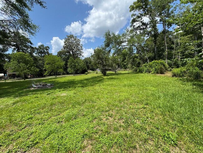 Building Photo - 979 Hillbilly Heaven Rd