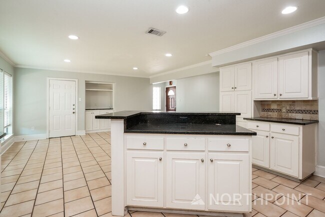 Building Photo - 4 BR/3.5BA | Newly Renovated Single Family Home | 1-Car Covered Parking |Backyard Deck