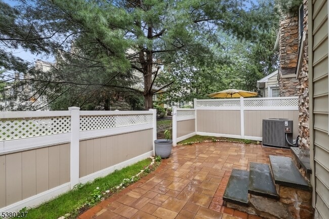 Building Photo - 91 Patriot Hill Dr