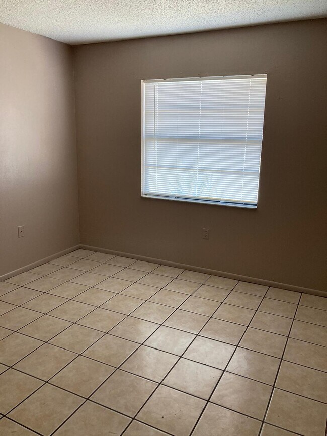 Building Photo - 5117 E 28th Ave