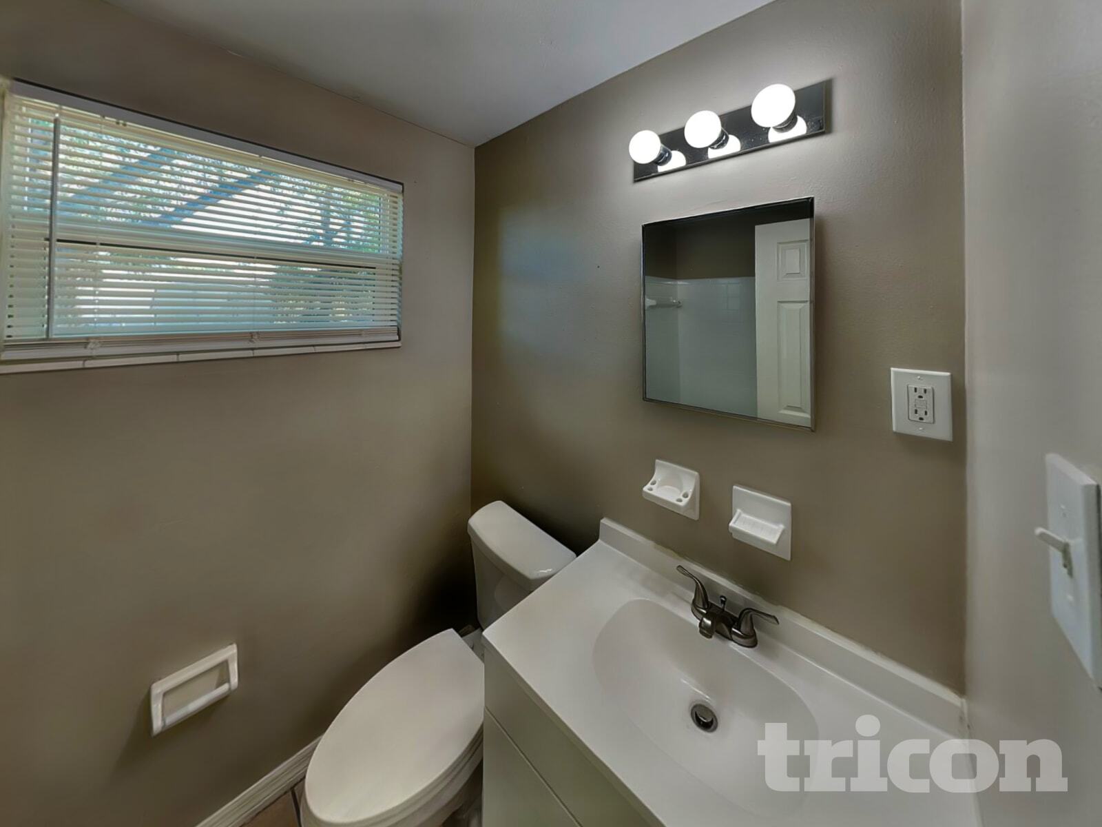 Building Photo - 5024 S 85th St