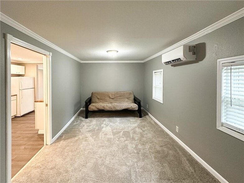 Main bedroom - 12189 Shady Ave