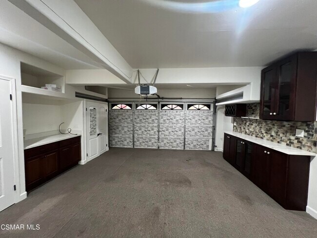 Building Photo - 334 W Avenida De Las Flores