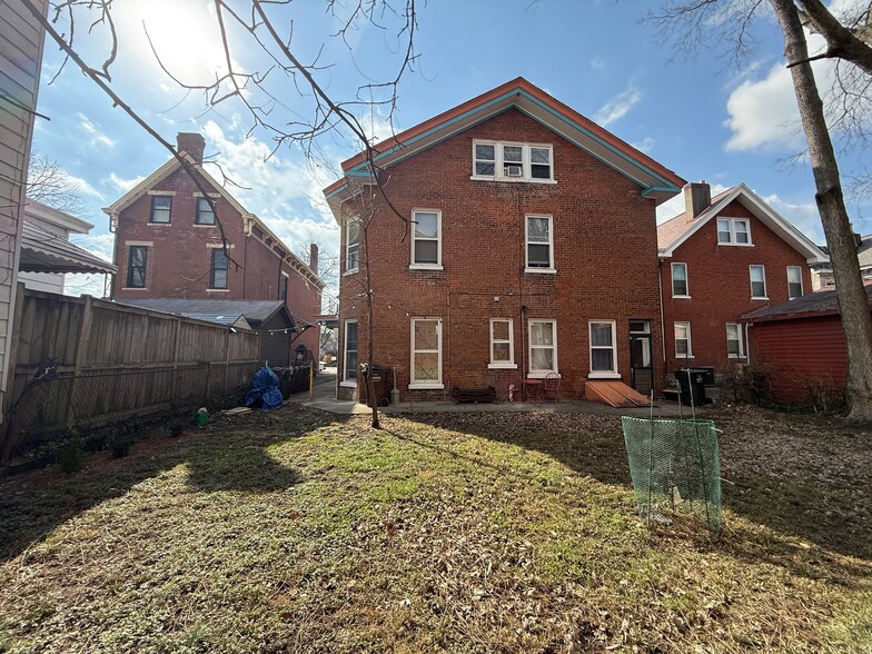 Building Photo - 329 Taylor Ave