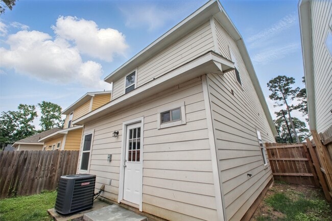 Building Photo - 16884 Kempwood