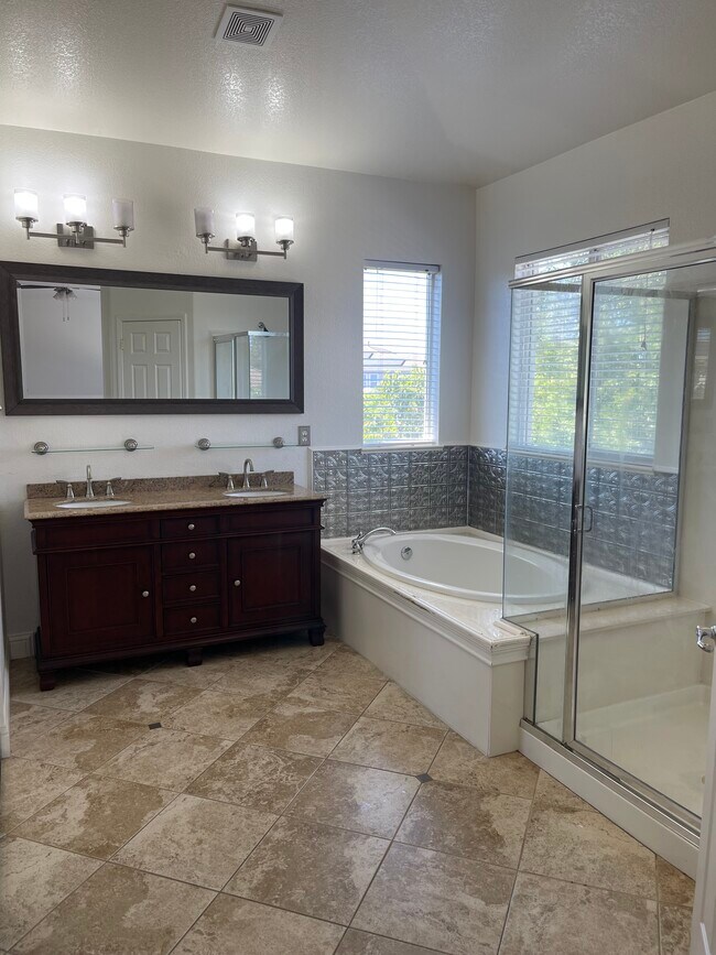 Building Photo - 171 Vista Cove Cir