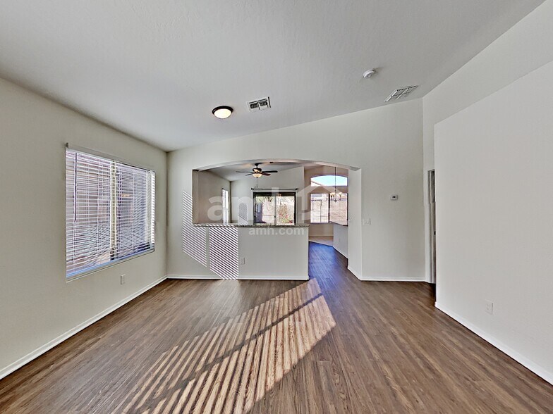 Building Photo - 13830 W Keim Dr