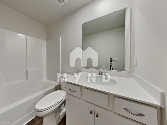 Building Photo - 3 br, 2.5 bath Townhome - 145 Eagle Chase Dr