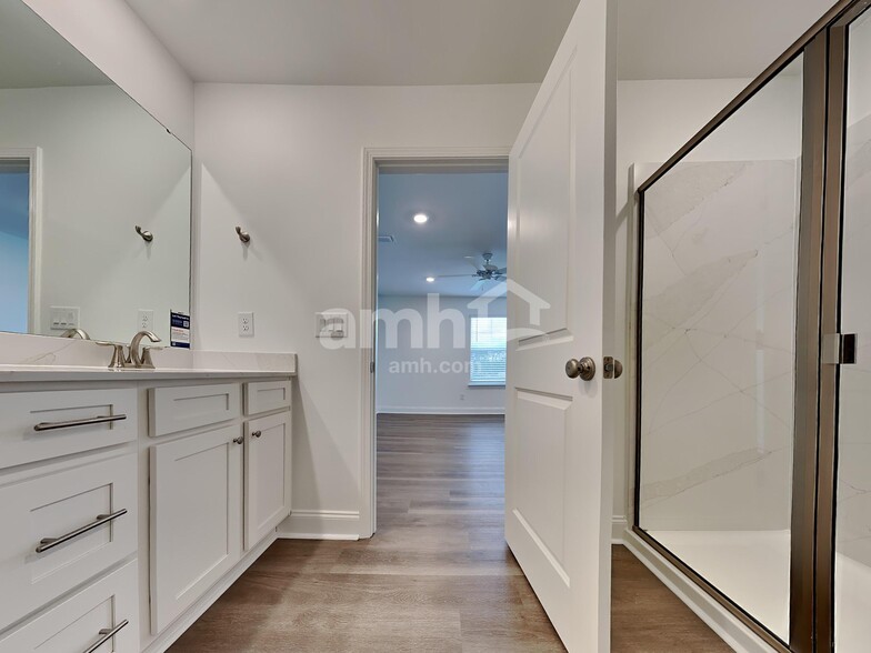 Building Photo - 108 Slice Dr