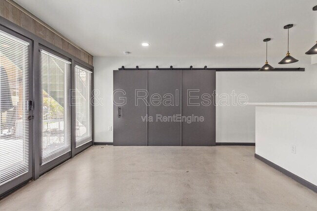 Building Photo - 129 N 11th Ave