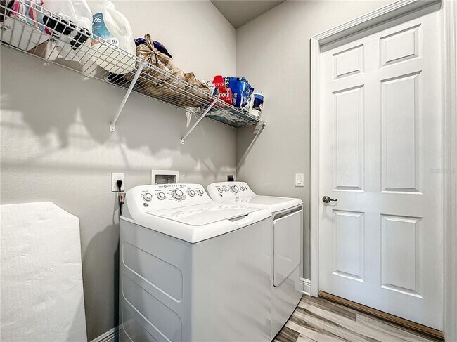 Building Photo - 725 E Charleston Ct