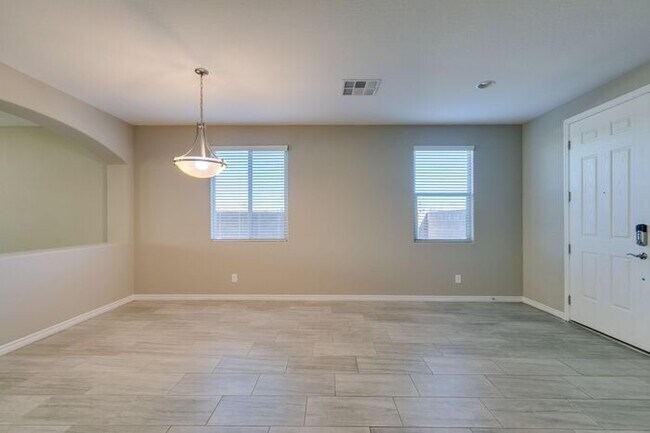 Building Photo - Beautiful Next-Gen Home with Private Entry Suite & Spacious Backyard * MOVE IN SPECIAL*