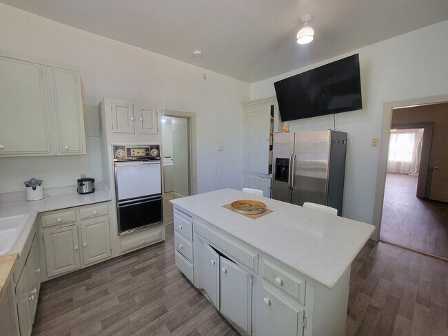 Building Photo - SAC T 9081-9085