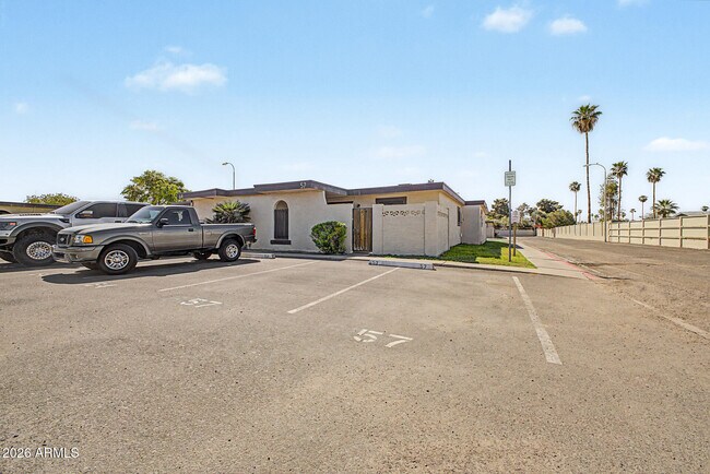 Building Photo - 830 S Dobson Rd