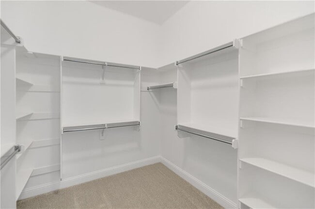 Building Photo - 1600 SW Montrose Ave