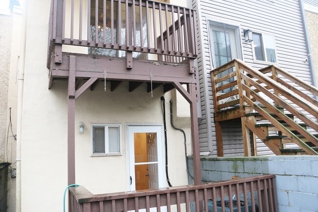 Building Photo - 2433 Manton St