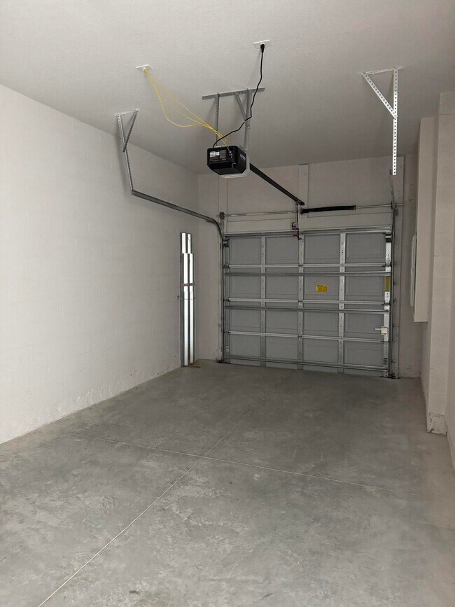 Building Photo - 12938 SW Forli Wy