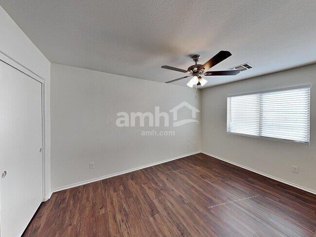 Building Photo - 10633 W Piccadilly Rd