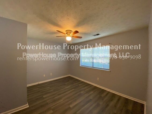 Building Photo - 10260 Piney Ridge Walk