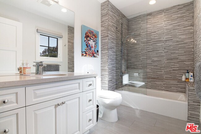 Building Photo - 9145 Sawyer St