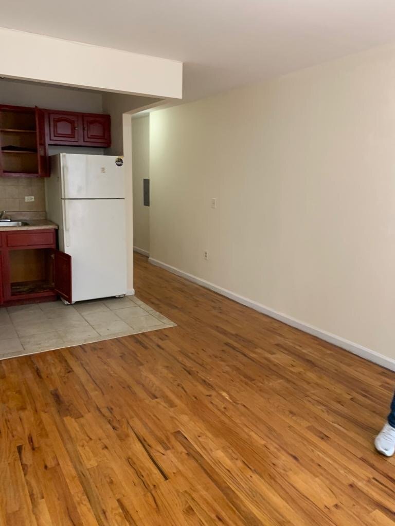 Building Photo - 455 E 181st St