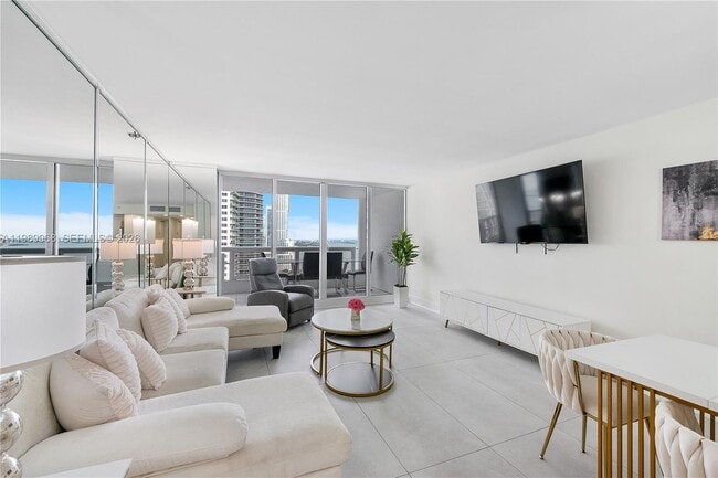 Building Photo - 1717 N Bayshore Dr